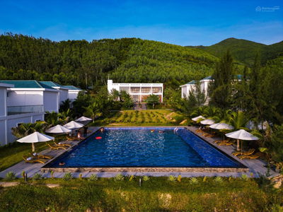 Cần bán resort biển Quy Nhơn. Giá 198 tỷ. Liên hệ: 0982 000 ***