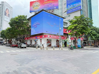 Cho thuê nhà góc 2 mặt tiền 1.200m2, số 12 Nguyễn Huệ, Quận 1, DT: 380m2, trệt, 1 lầu, trống suốt