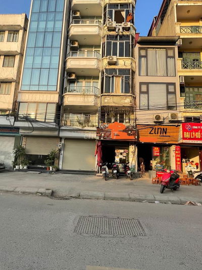 Cho thuê cả nhà mặt phố 46 Quốc Tử Giám 40triệu/tháng 7 tầng DT 400m2