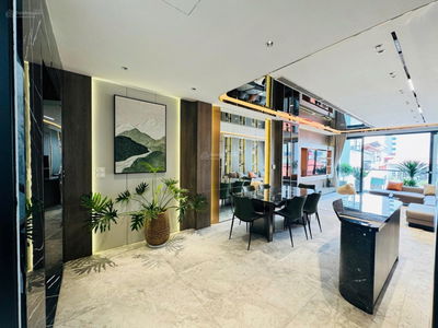 Bán Gấp nhà phố Nguyễn Văn Cừ , dt62m2, 7 tầng , thang máy ,gần phố , ô tô đỗ cửa full nội thất