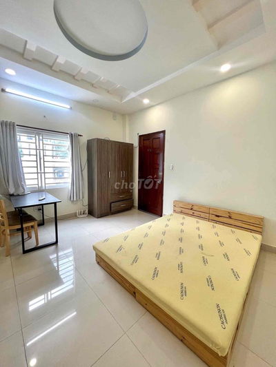 Cho thuê phòng cửa sổ trời full Nội Thất gần Emart 2 Phan Huy Ích