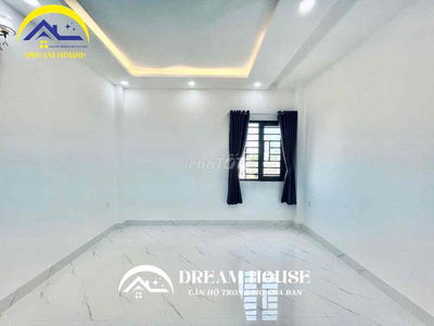 PHÒNG TRỌ CỬA SỔ TRỜI SIÊU THOÁNG NGAY NGÃ TƯ BỐN XÃ
