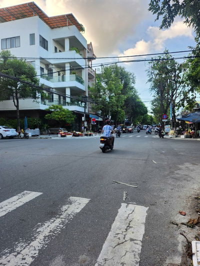 Bán nhà lô góc đẹp Tiểu La– 80m2– Hàng hiếm có– Ô tô đỗ trong sân nhà
