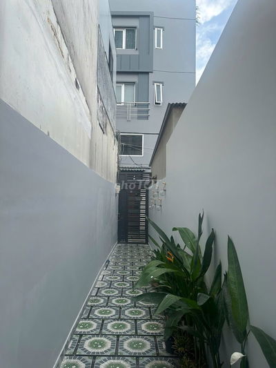 BÁN NHÀ PHẠM VĂN ĐỒNG 2 TẦNG - SÂN VƯỜN  FULL NỘI THẤT CHỈ NHỈNH 3 TỶ