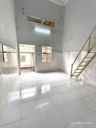 Trống 1 phòng gần làng đại học, gần kinh tế luật