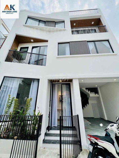 NHÀ ĐẸP NGAY CHỢ THỦ ĐỨC – NGANG KHỦNG 8M,OTO NGỦ TROG NHÀ CHỐT 8,2TY