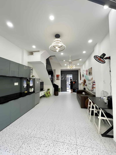 👉Nhà Đúc 3 Tầng - DT: 4,2x12 (50,7m2) - Cạnh Tên Lửa - Hạ 2OOTr - chỉ