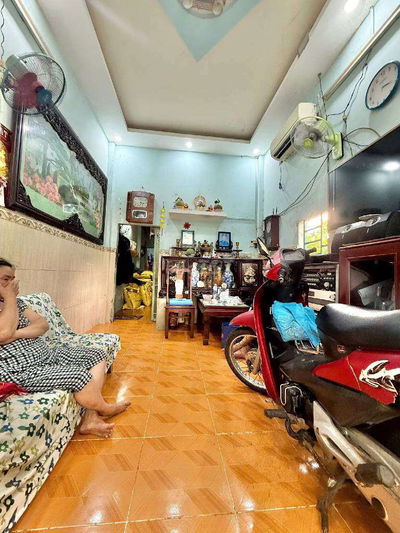 CHƯA TỚI 4 ĐỒNG, NHÀ HẺM XE HƠI - LÊ TRỌNG TẤN