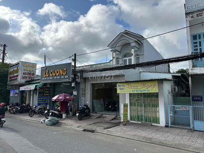 nhà mặt tiền 200m2 , 4 phòng ngủ, 2 vệ sinh, đường 30/4, ninh kiều, CT