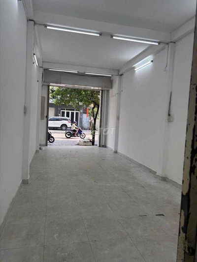 Chính chủ cần cho thuê nhà mặt tiền, 126m2,2 phòng ngủ,dường Hàn Hải N