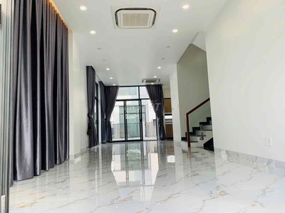 Cho thuê biệt thự song lập nội thất cơ bản, thoáng mát rộng rãi