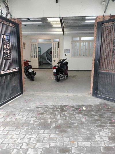 cho thuê 5pm và 2wc, 6 máy lạnh tại quận 7. Giá 25tr