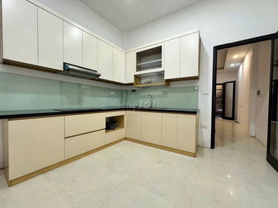 NHỈNH 6 TỶ,NHÀ ĐẸP THOÁNG Ở NGAY, GẦN CHỢ, VÀI BƯỚC RA Ô TÔ TRÁNH