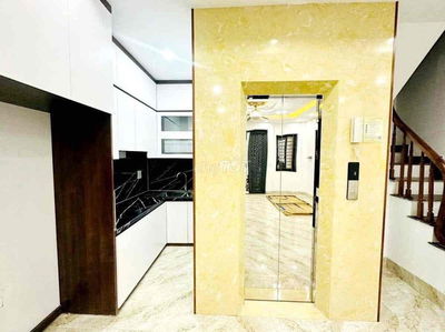 TÂY HỒ 5 TẦNG THANG MÁY 40m MT4m 3 NGỦ 8TY69