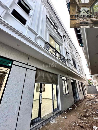 cực hot phố tây văn cao ô tô sát cửa