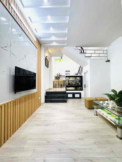 Giáp Bát giải phóng 45m x 5 tầng lô góc 10m ra oto tránh, ngõ rộng 3m