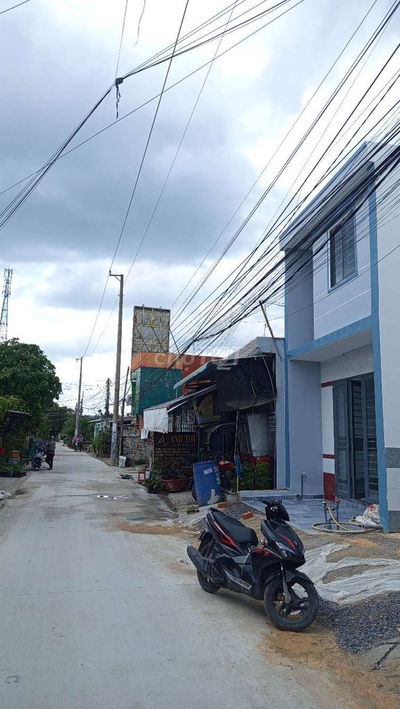 Nhà mặt tiền kinh doanh buôn bán, cách KCN tân đức 1km