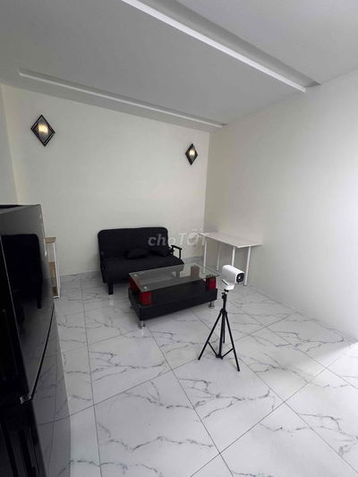 cho thuê nguyên tầng lầu 2, phòng ngủ phòng khách riêng 30m2