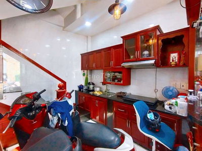 Nhà Tân Phú cạnh Đầm Sen, 4 tầng, 30m2, ô tô đỗ cửa tiện lợi