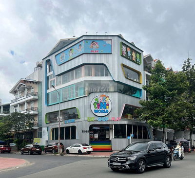 GÓC 2MT NGUYỄN THỊ THẬP, QUẬN 7. DT 15×20, HẦM, T4L.