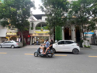 MT LÊ THỊ HỒNG GẤM, QUẬN 1. DT 10×20, 3 LẦU