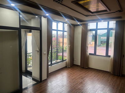 Cho thuê phòng trọ tầng 5, có thang máy, điện nước giá dân