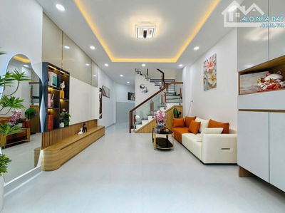 Bán nhanh căn nhà 2 tầng, 49.2m2 ngay Cô Giang, Phú Nhuận giá 4 Tỷ 090. SHR, hẻm thông