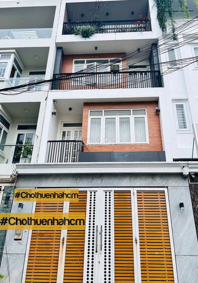 NHÀ ĐƯỜNG HOÀNG HOA THÁM GẦN NHÀ GA T3 DT: 4,5X20M TRỆT 3 LẦU CHO THUÊ