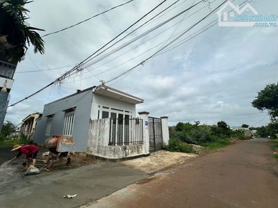 Nhà 2 mặt tiền hẻm 861 Hà Huy Tập đường to 5x20m 2 ngủ 2,39 tỷ