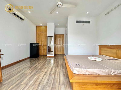 Ban công cửa sổ 40m Thang Máy Full nội thất gần sân bay.