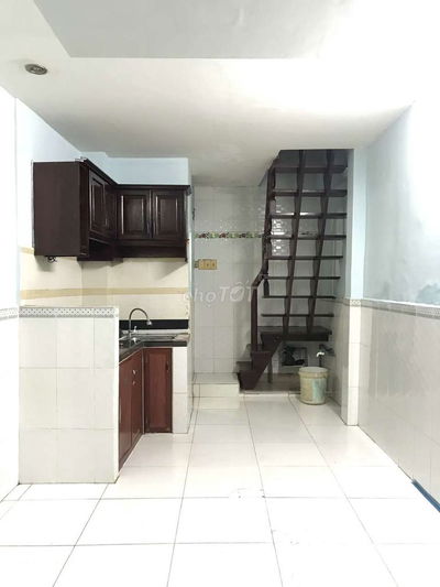 🏠🏠 CHO THUÊ NHÀ HẺM ĐƯỜNG HÒA HƯNG, Q10
- DT 3M × 6M