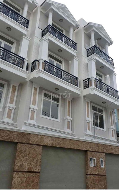 Nhà 5 tầng mặt tiền kinh doanh bên cạnh Siêu Thị Gigamall.