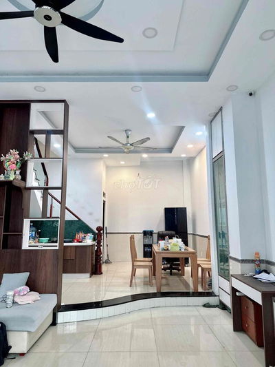 Bán nhà mặt tiền hẻm Hồ Văn Long. Nhà 3 tầng 5,5 x 10.Giá hơn 5ty