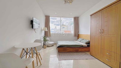 CĂN HỘ CỬA SỔ TRỜI 32m2 FULL NỘI THẤT THANG MÁY, BẢO VỆ GẦN SÂN BAY Q3
