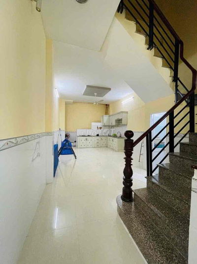 Nhà 2 Tầng tận 70m2 sát vòng xoay chợ Thủ Đức- Hẻm thông