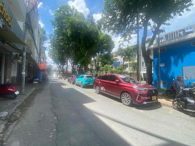 nhà ngay chợ tân trụ ,90 m2 4 tầng 8,5 tỷ hẻm xe tải