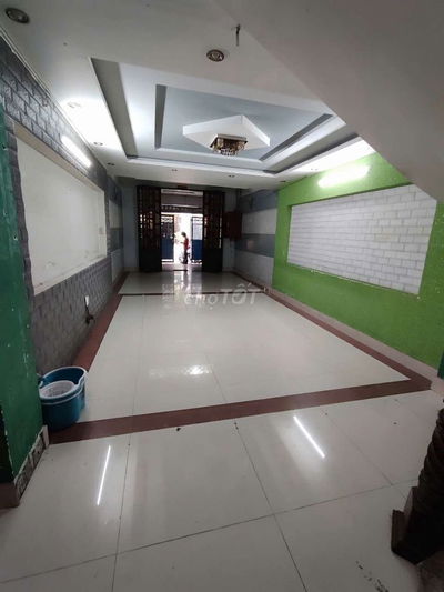 nhà sát metro 4.5x23 4 lầu cực rộng