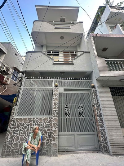 Tôi bán nhà góc 2MT Nguyễn Văn Cừ, Quận 1 - 4x9m 3 tầng cực đẹp