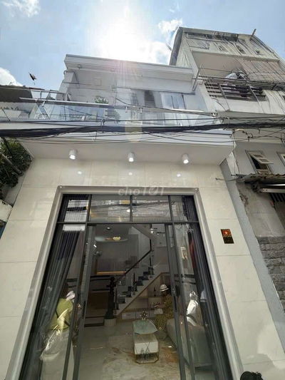 MUA NHÀ TẶNG FULL NỘI THẤT XỊN - VỊ TRÍ BAO ĐẸP GIÁ CHỈ 4,XX TỶ