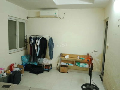 Cho thuê chung cư 3 ngủ 2 vệ sinh, ngay sau bến xe Nước Ngầm