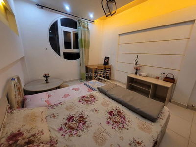 Phòng full nội thất có cửa sổ thoáng thuận tiện đi lại ở quận 5