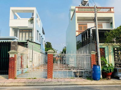 LÔ 296M2 ĐẸP SỪNG SỮNG NGAY TRUNG TÂM THỊ TRẤN CỦ CHI, GIÁ 1TY1, SHR