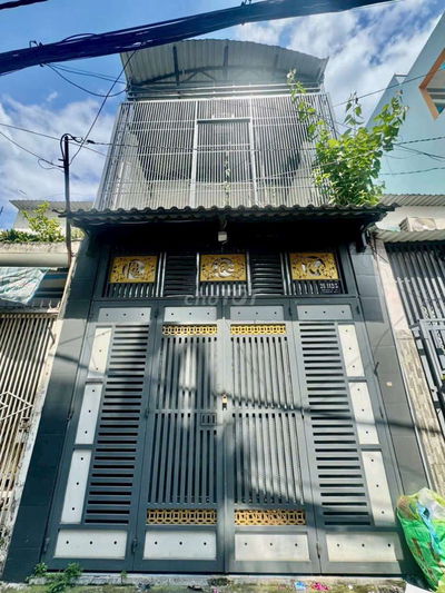 Nha tch DT 4x10 Giá 2 tỷ 950 Bớt Lộc 3tầng 3 pn2wc 
hẻm nhà 5m thông