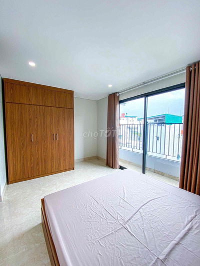 CHO THUÊ CCMN PHỐ PHÚ ĐÔ. 1N1K 35M2. BAN CÔNG. THANG MÁY. GIÁ 6TR4