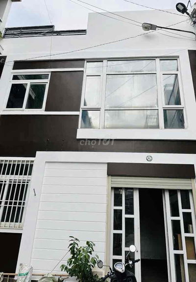 BÁN NHÀ TRỆT LẦU SÁT NGÃ TƯ THỦ ĐỨC ĐƯỜNG XE TẢI CHỈ 5TỶ1