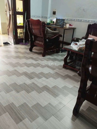 Nhà trệt lầu gần chợ, chùa bà lái thiêu.  Gần sông SG. Nên mát mẻ