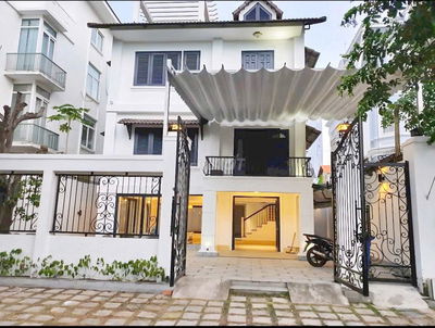 Hiếm - Cho thuê biệt thự cực đẹp trệt, 3 tầng kdc Tấn Trường quận 7