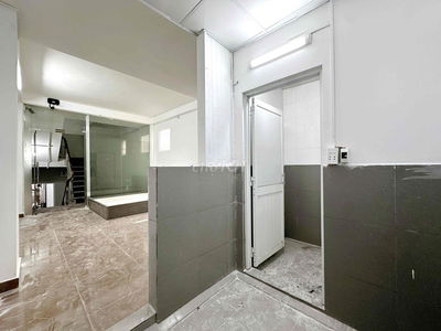 KHAI TRƯƠNG CĂN HỘ BAN CÔNG, CỬA SỔ, TRẦN PHÚ Q5, CÁCH ĐH KINH TẾ B 4p