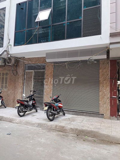 Cho thuê nhà ngõ 180 Hoàng Quốc Việt. Diện tích 50m2 x 6.5 tầng, Mt 6m