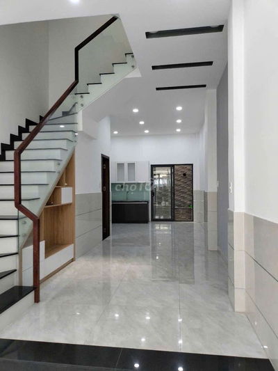 Cho thuê nhà mới xây hẻm lê văn Quới 5*16m ba lầu